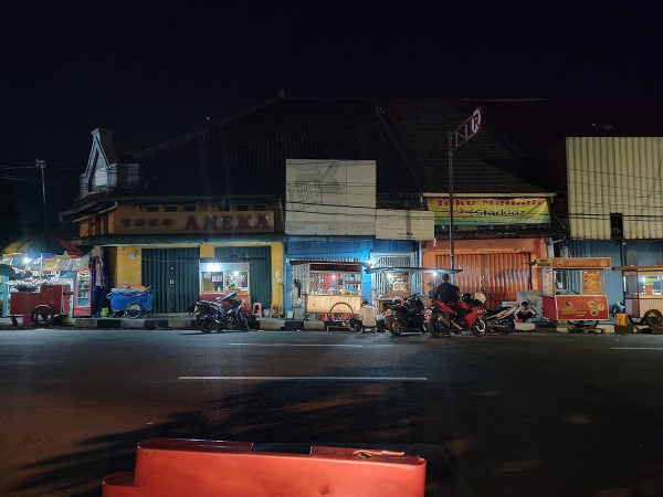 Street Photography Malam Menggunakan OPPO Reno 6