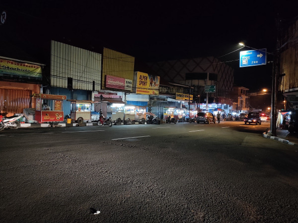 Street Photography Malam Menggunakan OPPO Reno 6