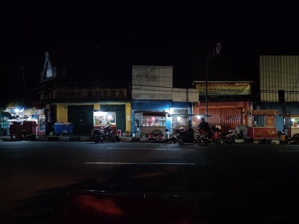 Street Photography Malam Menggunakan OPPO Reno 6