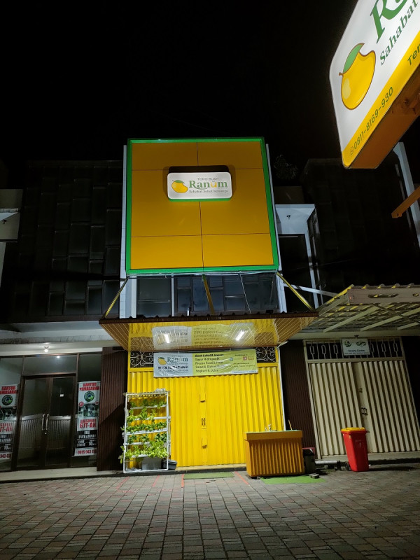 Street Photography Malam Menggunakan OPPO Reno 6