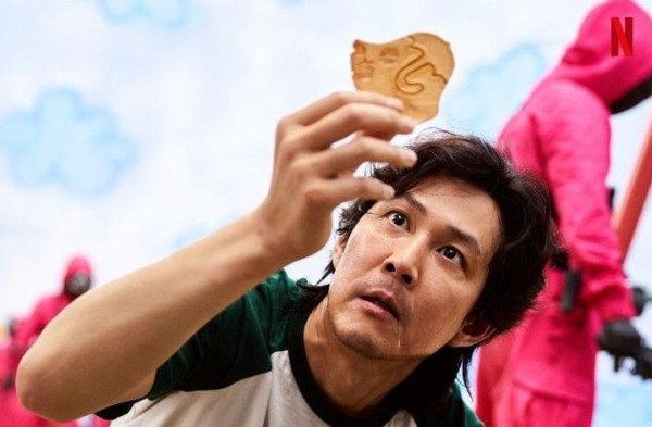 Teori 'Squid Game': Gi-Hun dan Il-Nam Punya Hubungan Darah, Ini Alasannya