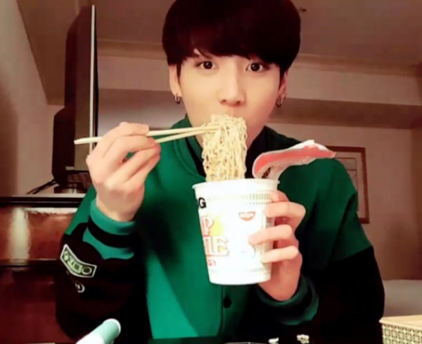 10 Kebiasaan Unik Jungkook BTS, Stan-nya Wajib Tahu!