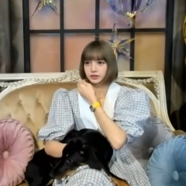 Lisa BLACKPINK Pakai Jam Seharga Nyaris Rp10 Miliar Saat Online Fan Meeting