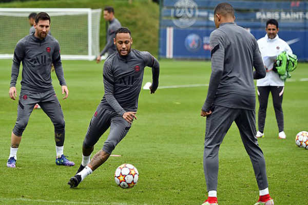 Perseteruan Mbappe dan Neymar Berakhir Damai saat Latihan