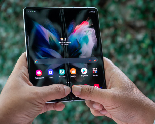 Gimana Rasanya Ngegame di Galaxy Z Fold3, Ponsel Lipat Seharga Rp27 Juta?