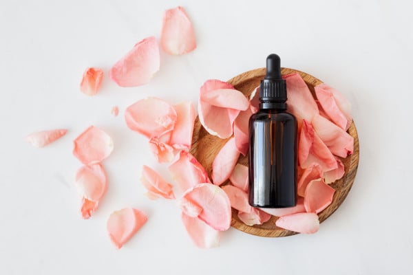 5 Bahan yang Paling Banyak Ada di Produk Skincare dan Fungsinya