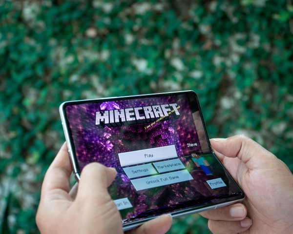 Gimana Rasanya Ngegame di Galaxy Z Fold3, Ponsel Lipat Seharga Rp27 Juta?
