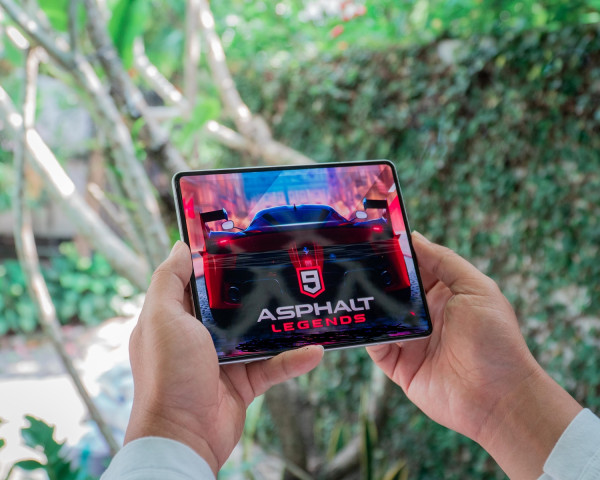 Gimana Rasanya Ngegame di Galaxy Z Fold3, Ponsel Lipat Seharga Rp27 Juta?