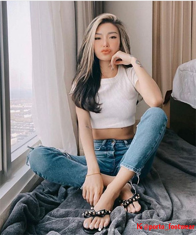 Merek Sandal Jepit Terpopuler di Indonesia, OOTD Auto Hits!