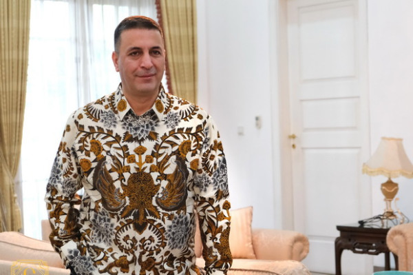 Anak Muda Ini Kreasikan Batik khas Nusantara dengan 8 Ikon Negara Sahabat