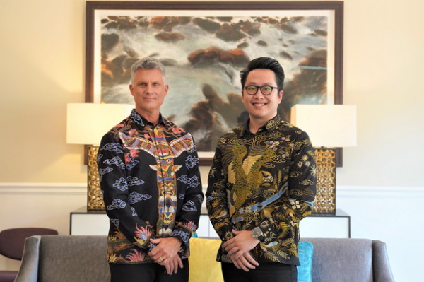Anak Muda Ini Kreasikan Batik khas Nusantara dengan 8 Ikon Negara Sahabat