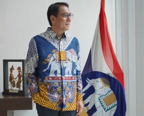 Anak Muda Ini Kreasikan Batik khas Nusantara dengan 8 Ikon Negara Sahabat