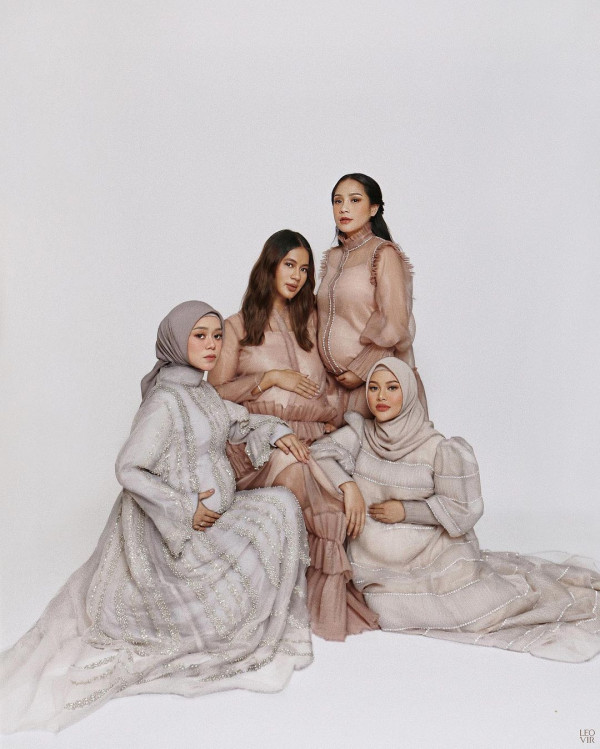 Pamer Baby Bump, Iis Dahlia Prediksi Lesti Kejora Hamil Anak Cowok