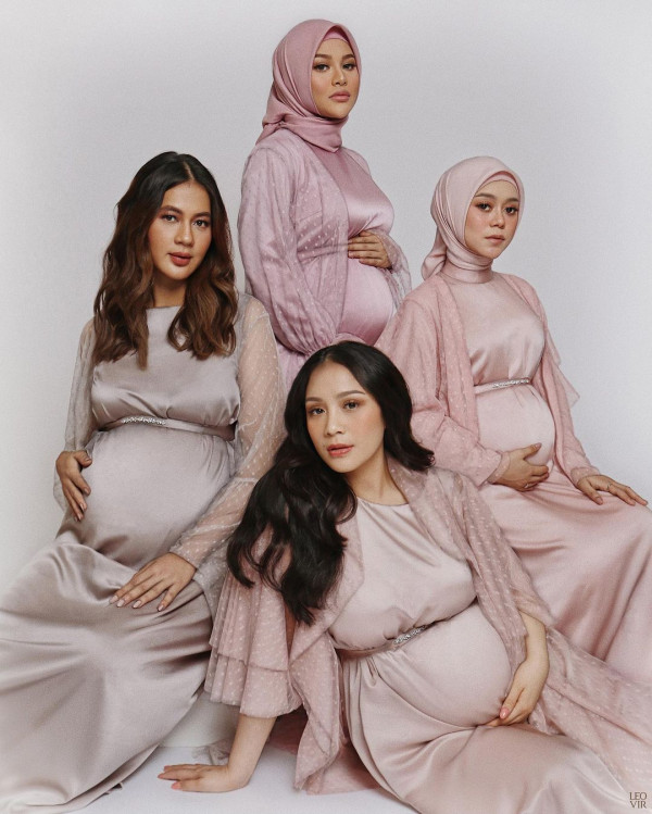 Pamer Baby Bump, Iis Dahlia Prediksi Lesti Kejora Hamil Anak Cowok