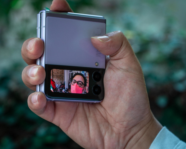 6 Hal Unik yang Bisa Dilakukan lewat Cover Display Galaxy Z Flip3