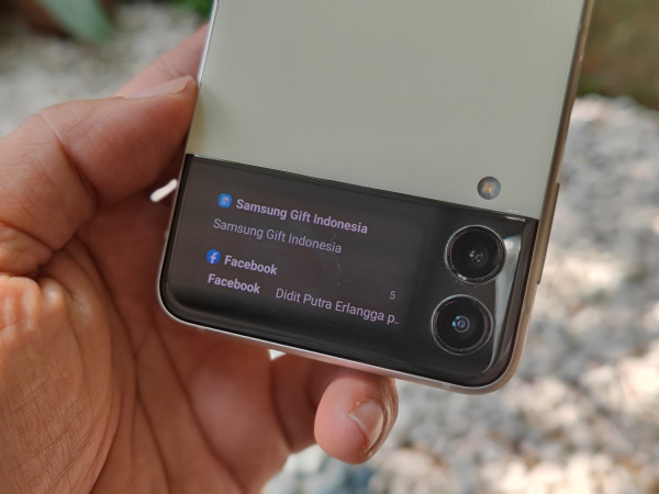 6 Hal Unik yang Bisa Dilakukan lewat Cover Display Galaxy Z Flip3
