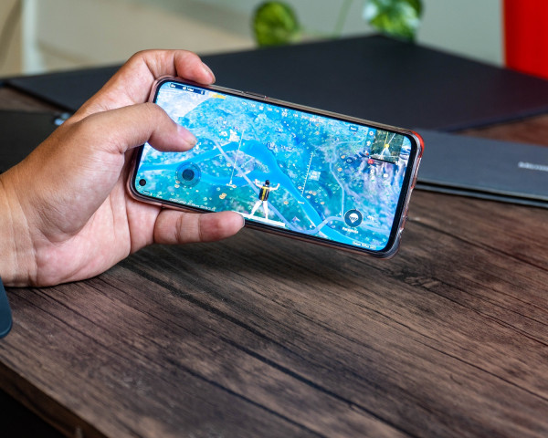 Menjajal Game Arena of Valor dan PUBG Mobile di OPPO Reno6, Bisa Rata Kanan?