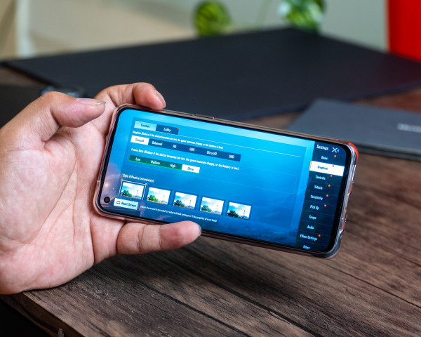 Menjajal Game Arena of Valor dan PUBG Mobile di OPPO Reno6, Bisa Rata Kanan?