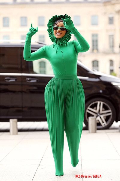 Cardi B Pakai Kostum Nyentrik, Disebut Mirip Sayuran hingga Teletubbies