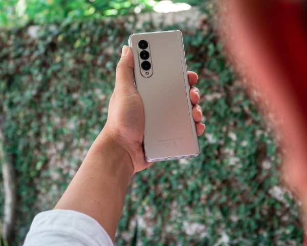 Beli Ponsel Lipat Seharga Rp25 Juta, Bisa Ngapain Aja Sih?