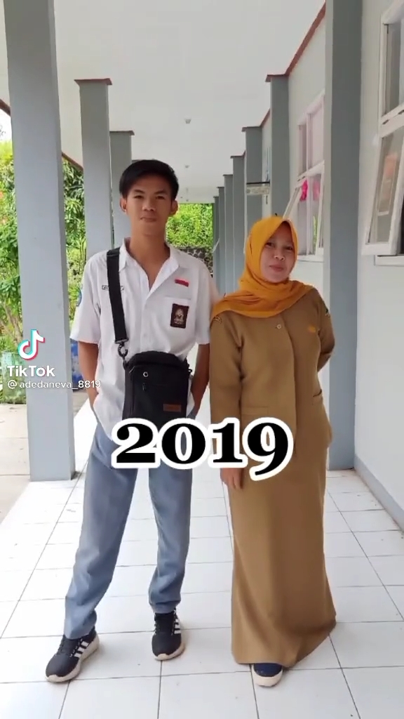 Viral Siswa Pria Nikahi Gurunya! 2019 Masih Jadi Murid, 2021 Resmi Suami Istri