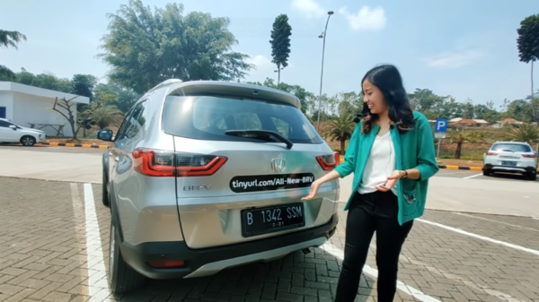 Ini Dia Perbandingan Honda BR-V E 6 M/T dengan Honda BR-V Model Peluncuran