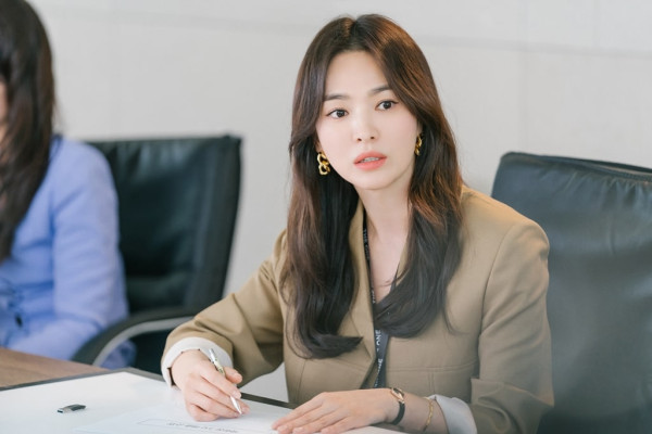 Song Hye Kyo Jadi Desainer di Drama Now, We Are Breaking Up