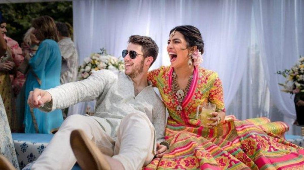 5 Pasangan Seleb yang Ketemu Jodoh lewat Media Sosial dan Aplikasi Kencan