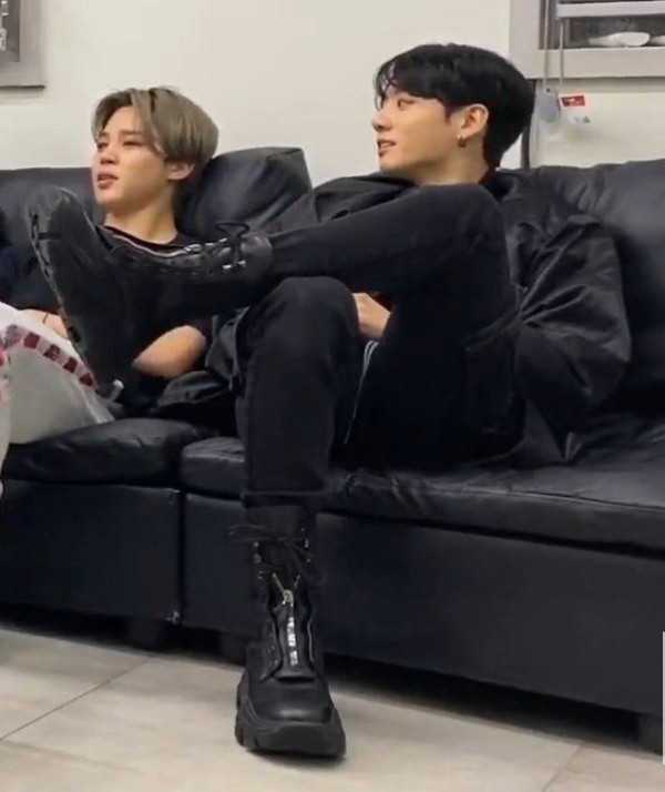 Koleksi Sepatu Jungkook BTS, Ternyata Harganya Tak Sampai Selangit