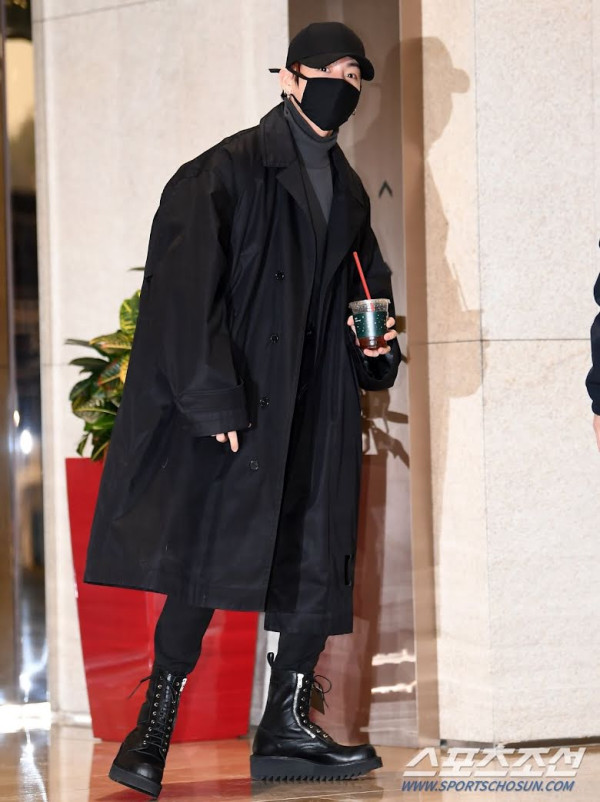 Koleksi Sepatu Jungkook BTS, Ternyata Harganya Tak Sampai Selangit