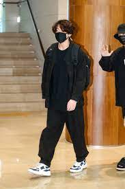 Koleksi Sepatu Jungkook BTS, Ternyata Harganya Tak Sampai Selangit