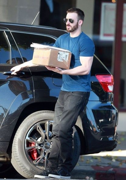 Makin Dekat, Selena Gomez dan Chris Evans Dirumorkan Pacaran