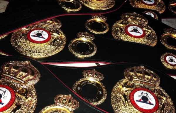 Dari Gudang Kecil, Keluarga Sartonk Ciptakan Sabuk Juara Tinju Dunia