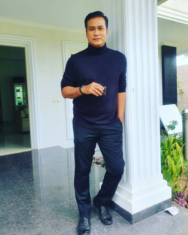 Sudah Usia 50 Tahun, 9 Seleb Indonesia Ini Tetap Ganteng Maksimal