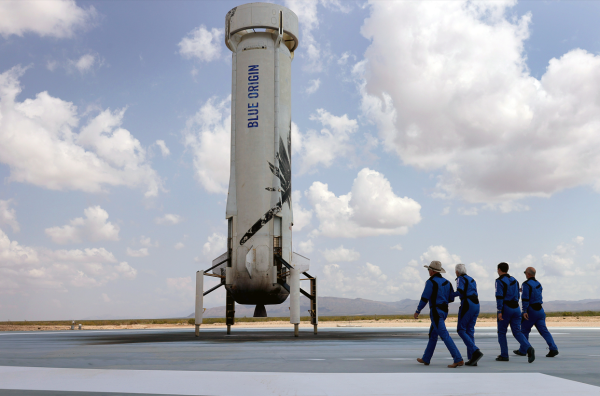 Penerbangan Ditunda, Blue Origin Gagal Bawa Orang Tertua Pertama ke Luar Angkasa