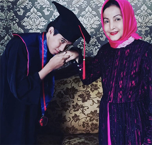 Machica Mochtar, Pedangdut 1990-an Pernah Nikah dan Konflik dengan Mantan Menteri soal Status Anak