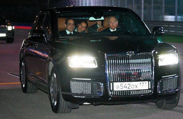Aksi Vladimir Putin dengan Mobil yang Bikin Takjub, Nomor 5 Tiru Aksi Presiden Jokowi