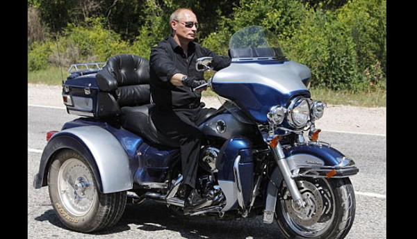 Aksi Vladimir Putin dengan Mobil yang Bikin Takjub, Nomor 5 Tiru Aksi Presiden Jokowi