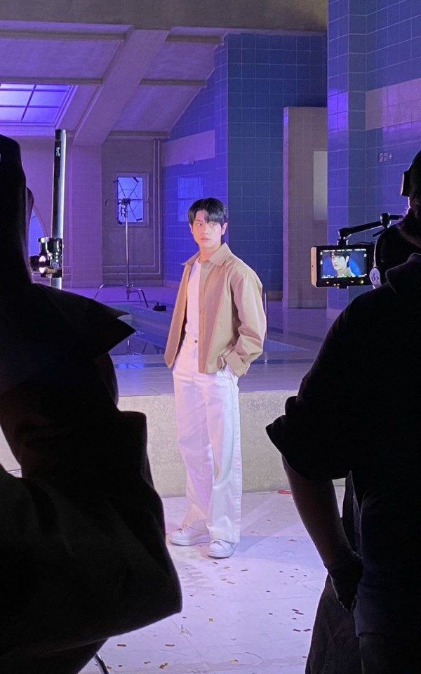 7 OOTD ala Member ENHYPEN, Ganteng dengan Gaya Simpel sampai Edgy
