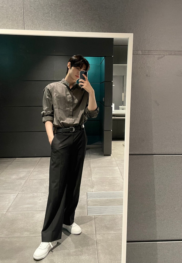 7 OOTD ala Member ENHYPEN, Ganteng dengan Gaya Simpel sampai Edgy
