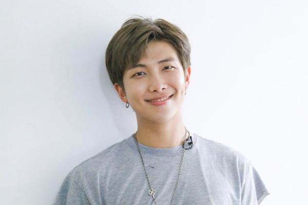 10 Idol K-Pop yang Punya IQ Tinggi Setara Albert Einstein