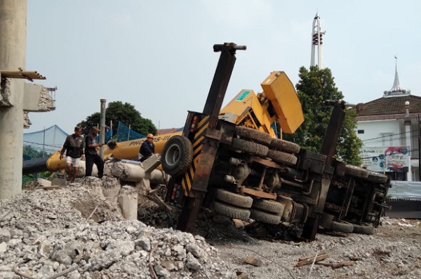 Dramatis, Korban Terjepit Crane Roboh Berhasil Dievakuasi Selamat setelah 5 Jam