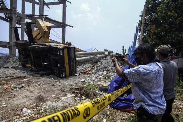 Dramatis, Korban Terjepit Crane Roboh Berhasil Dievakuasi Selamat setelah 5 Jam