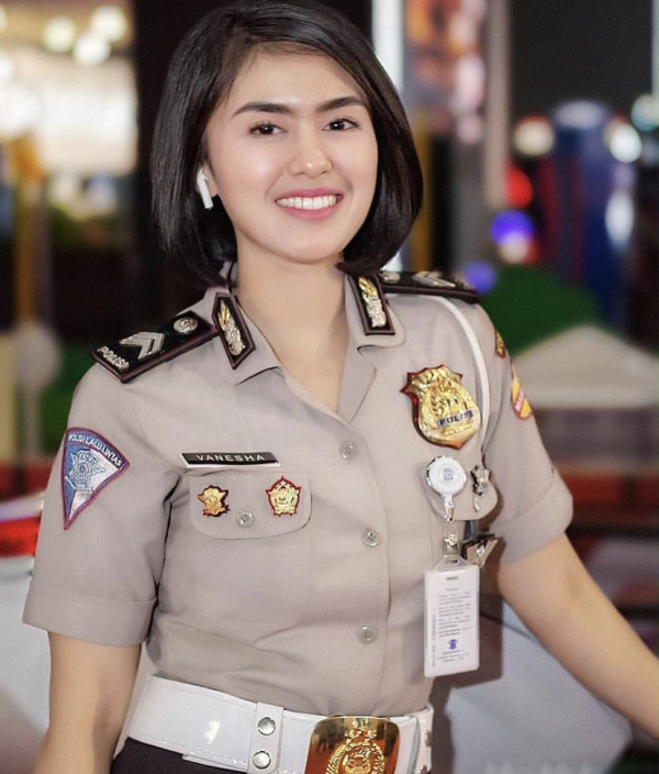 5 Polwan Cantik, Nomor 4 Bikin Langsung Jatuh Cinta