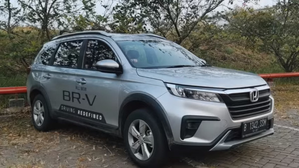 Ini Perbandingan Low SUV 7 Kursi Varian Termurah yang Bikin Hati Tergoda