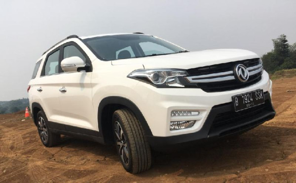Ini Perbandingan Low SUV 7 Kursi Varian Termurah yang Bikin Hati Tergoda