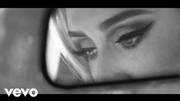 Lewat Lirik Easy on Me, Adele Curhat tentang Perceraiannya