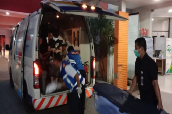 Truk Kontainer Timpa Minibus di Tol Cipularang, 1 Tewas, 7 Terluka