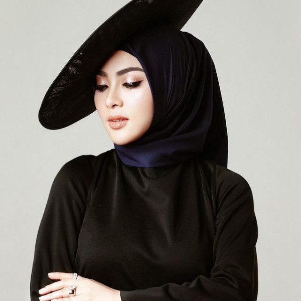 Penyanyi-Penyanyi Indonesia Bergaya Nyentrik, Ada Favoritmu?