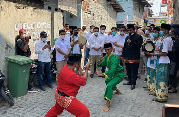 Rayakan Ulang Tahun Prabowo dan PIRA, Ariza Bagikan Santunan kepada Yatim Piatu di Duren Sawit